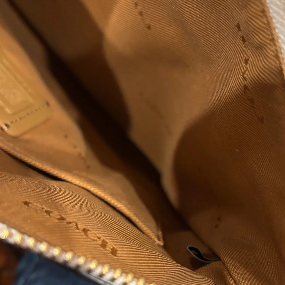 Coach Off-White Crossbody Bag - Picture 4 of 8